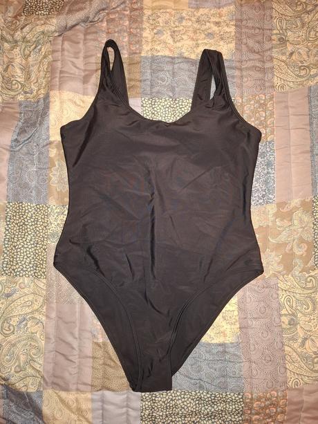 Dámske jednodielne plavky "e", l