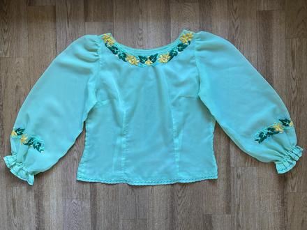 Vintage folklórna blúzka vyšívaná, m