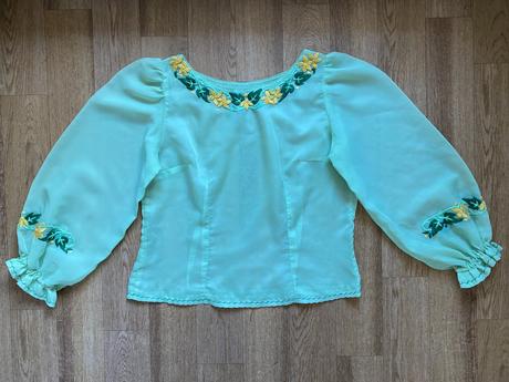 Vintage folklórna blúzka vyšívaná, m