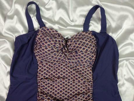 Kvalitné dámske plavky, 56