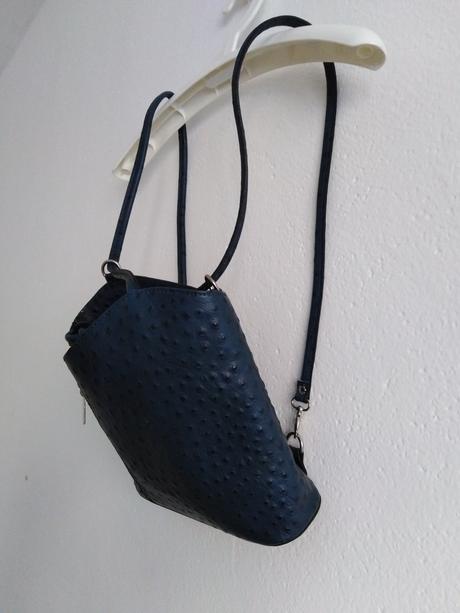 Tmavomodrá celokožená kvalitná kabelka /ruksačik, 