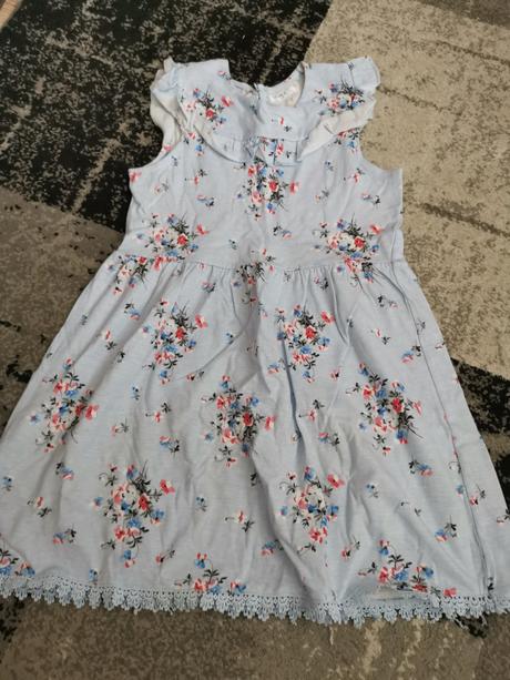 Tričkove šaty, 122