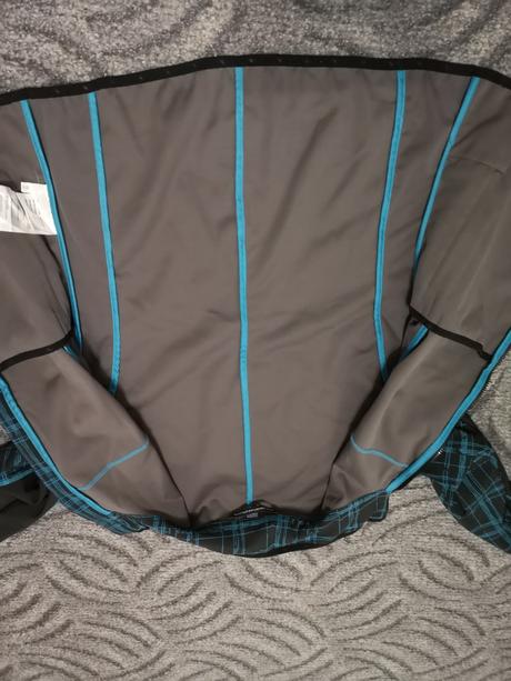 Prechodná bunda vhodná na turistiku a šport, 42