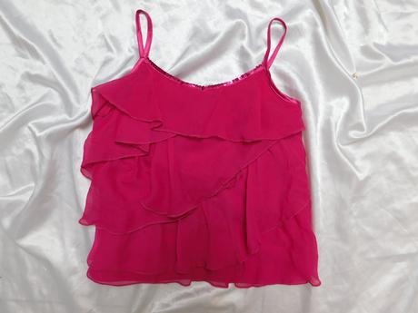 Velmi pekny volanikovy top, girl2girl,116