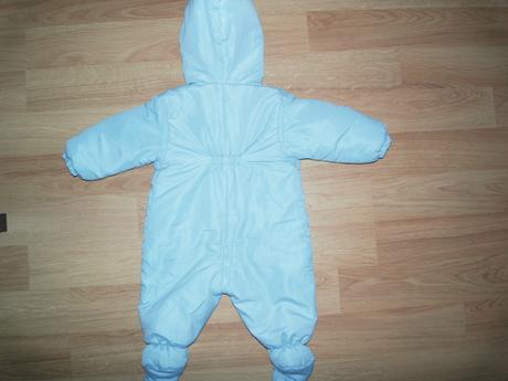 Modrý zimný overal, 74
