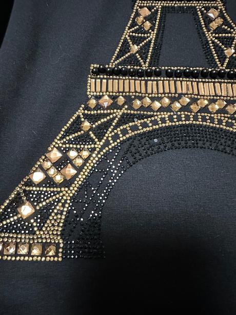 Športové minišaty s eiffelovou vežou,