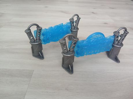 Nerf nitro vystrelovanie áut s prekážkami,