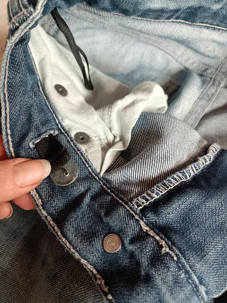 Širšie rifle, denim,140