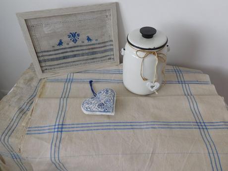 Tkané plátno ivory +krém +modrý prúžok +bábika,,