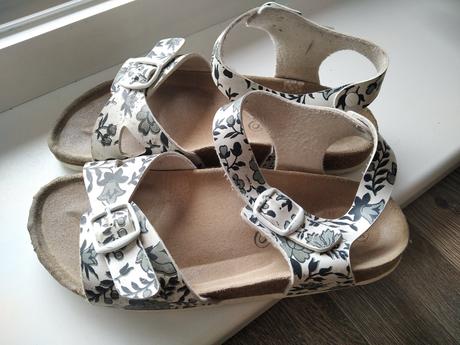 Sandálky, 35