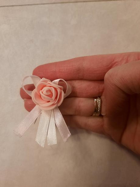 Náramok pre družičky a pierka pre družbov, 