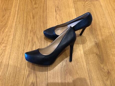 Čierne lodičky, 39