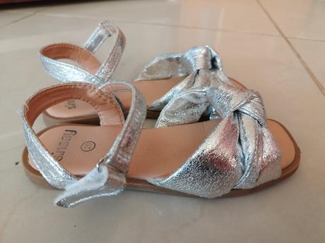 Sandálky, sinsay,29
