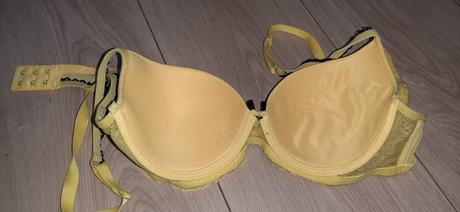 Žltá podprsenka, 70b