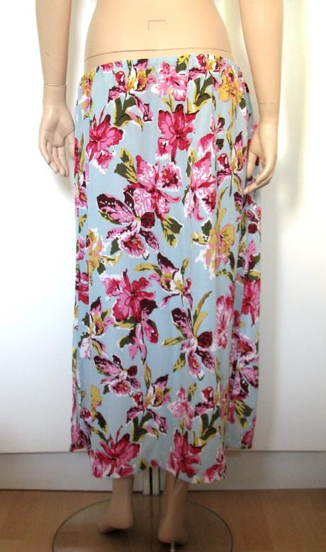 Svetlomodrá kvetovaná sukňa, 