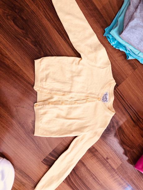 Žltý svetrik, c&a,104