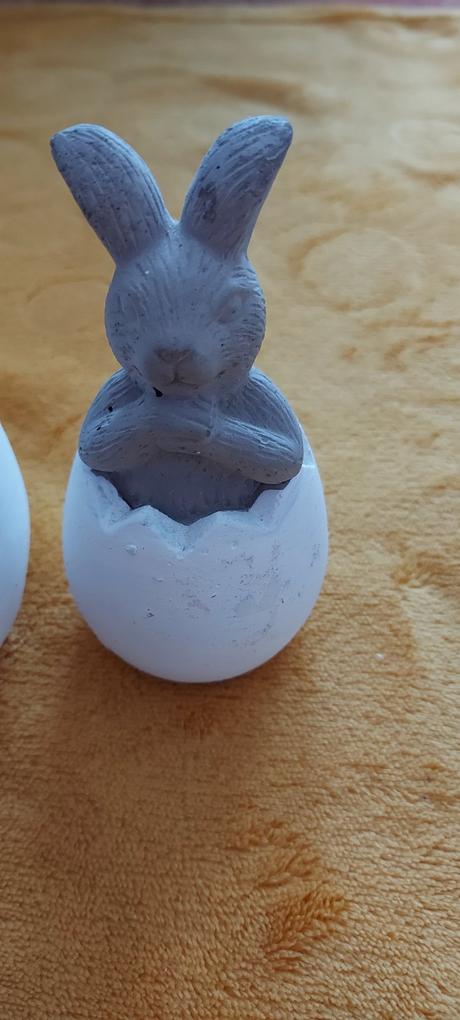 Veľkonočké zajace, polystyrenové vajíčka,sviečky, 