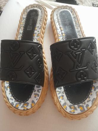 Gumené šľapky, 40