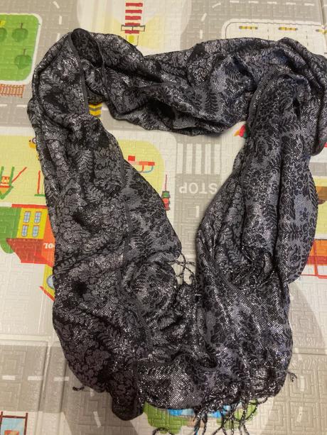 Nadherny sal cierno strieborny, 