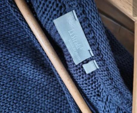 La strada tmavo modrý dierkovaný svetrík m-l, l