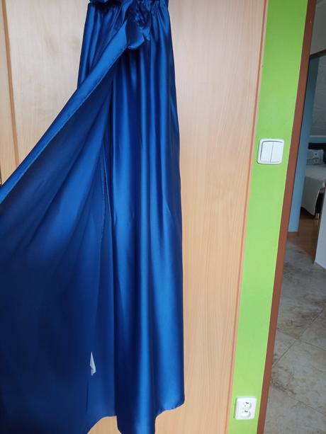 Spoločenské saténové šaty, 