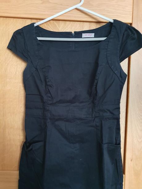 Šaty čierne puzdrové, s