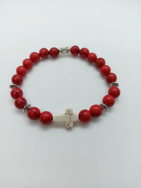 Rôzne náramky s krížikom, 
