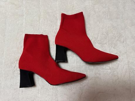 Červené elastické čižmičky s čiernym podpätkom, 39
