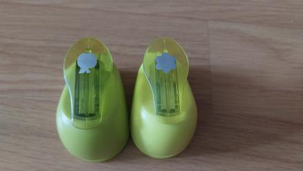 2 mensie vysekavacky na papier -kvetinka a jablcko, 