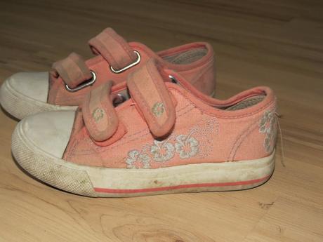 Plátené tenisky, 27