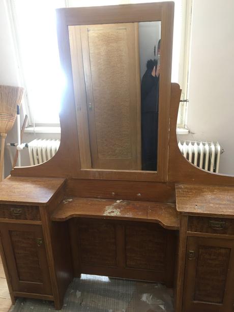Starožitné zrkadlo so skrinou, 