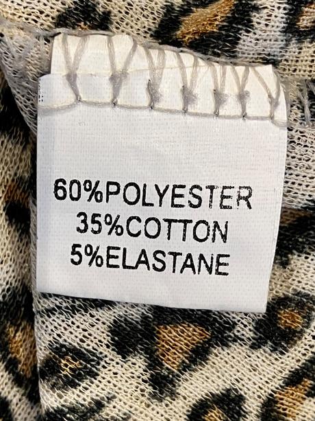 Dámska blúzka s leopardím vzorom a fodričkami, s