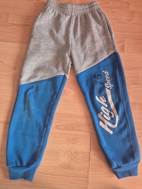 Šedomodré tepláky, 116