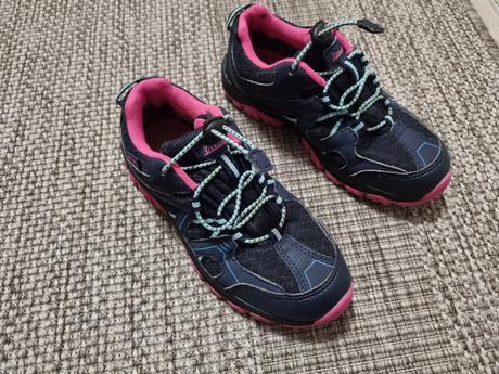 Turisticke tenisky, 32