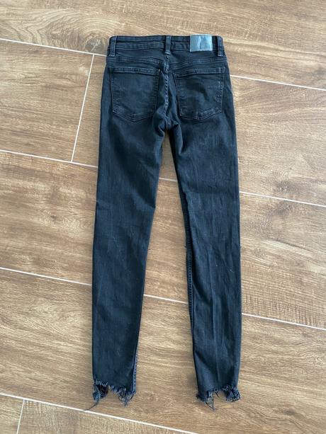 Čierne rifle, bershka,32