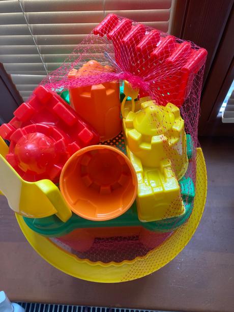 Vedierko, formicky do piesku,