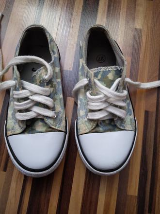 Maskáčové tenisky, 27