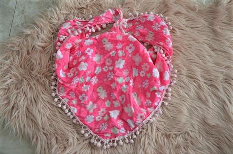 Brmbolcový šál, takko