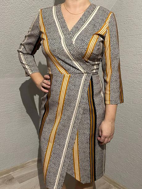 Asymetrické šaty, 40