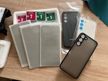 Obaly a sklá na samsung galaxy 23+ -darujem, samsung