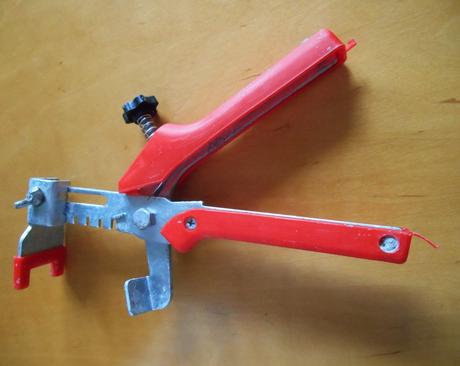 Kliešte na vyrovnanie dlažby a obkladov, 