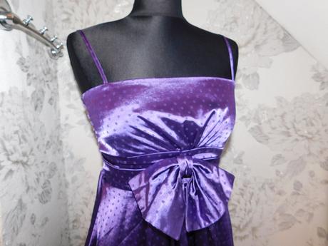 Velmi pekne šaty na slavnost, 38