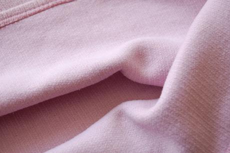 Štýlové pletené svetrové šaty na jedno rameno, m