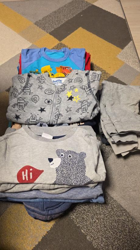 Chlapcenske teplaky, mikiny, tricka, 86–98