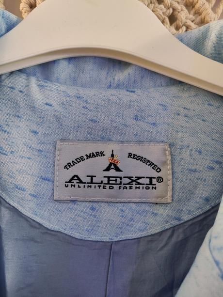 Svetlomodré sako, l