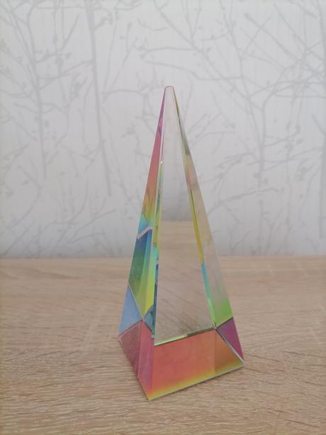 Sklenená pyramída,