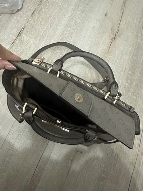 Kabelka guess, guess