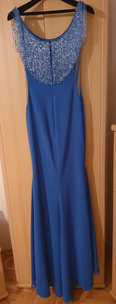 Nepoužité plesové šaty, 36