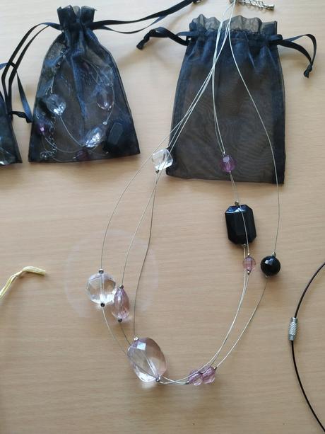 Nenosené šperky - náhrdelníky, náušnice, 