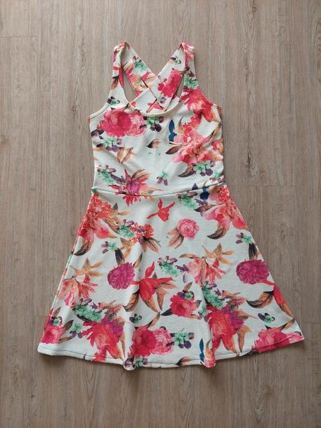 Letné šaty s kvetinovým vzorom (veľ. 36/s), s